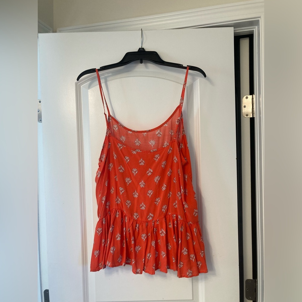 Flowy Cropped Red Patterned Tank Size XL